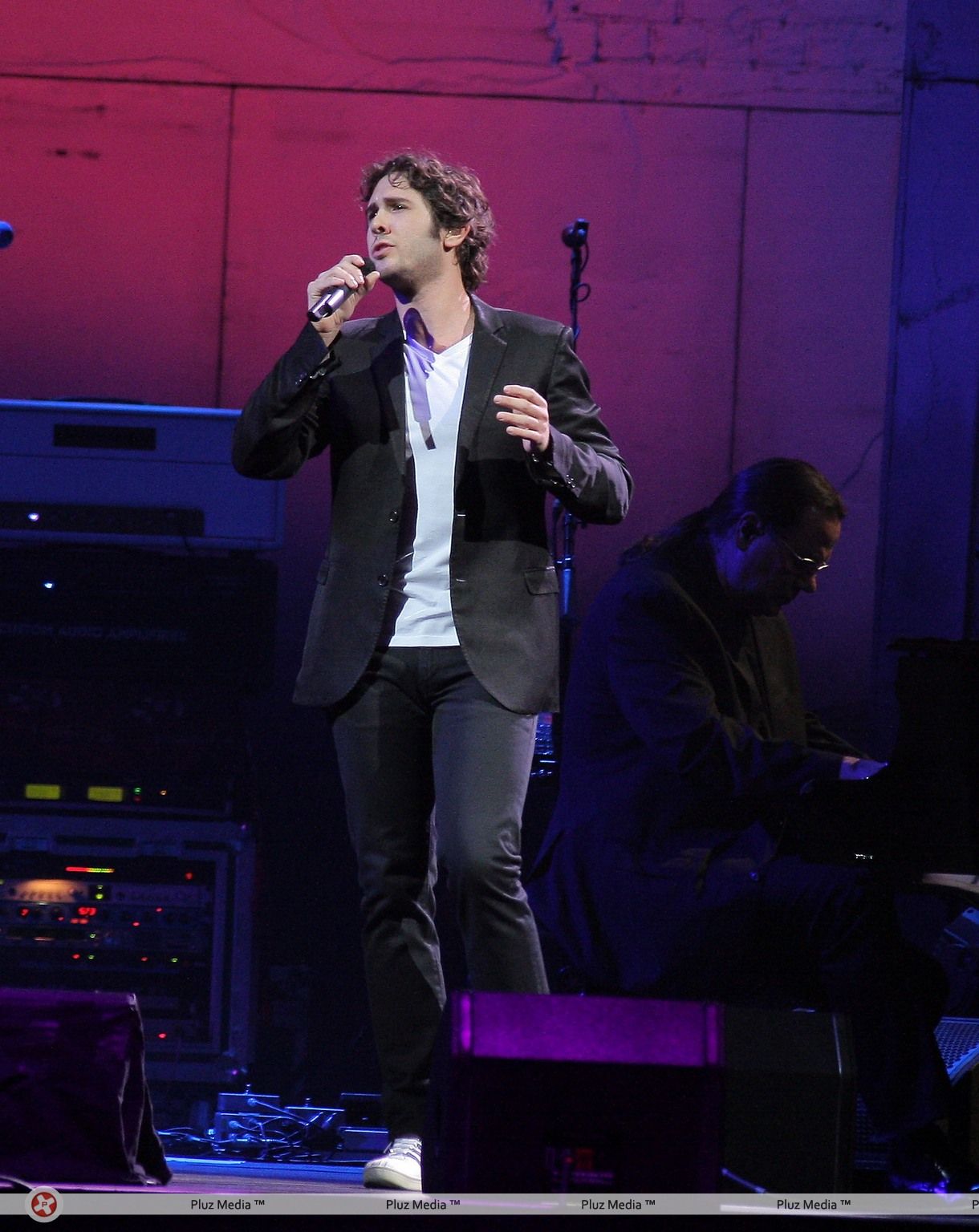 Josh Groban performs at the Bank Atlantic Center | Picture 111494